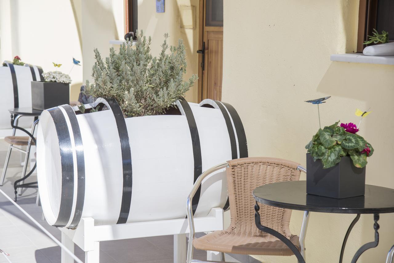 Smaragdi 3* Perivolos